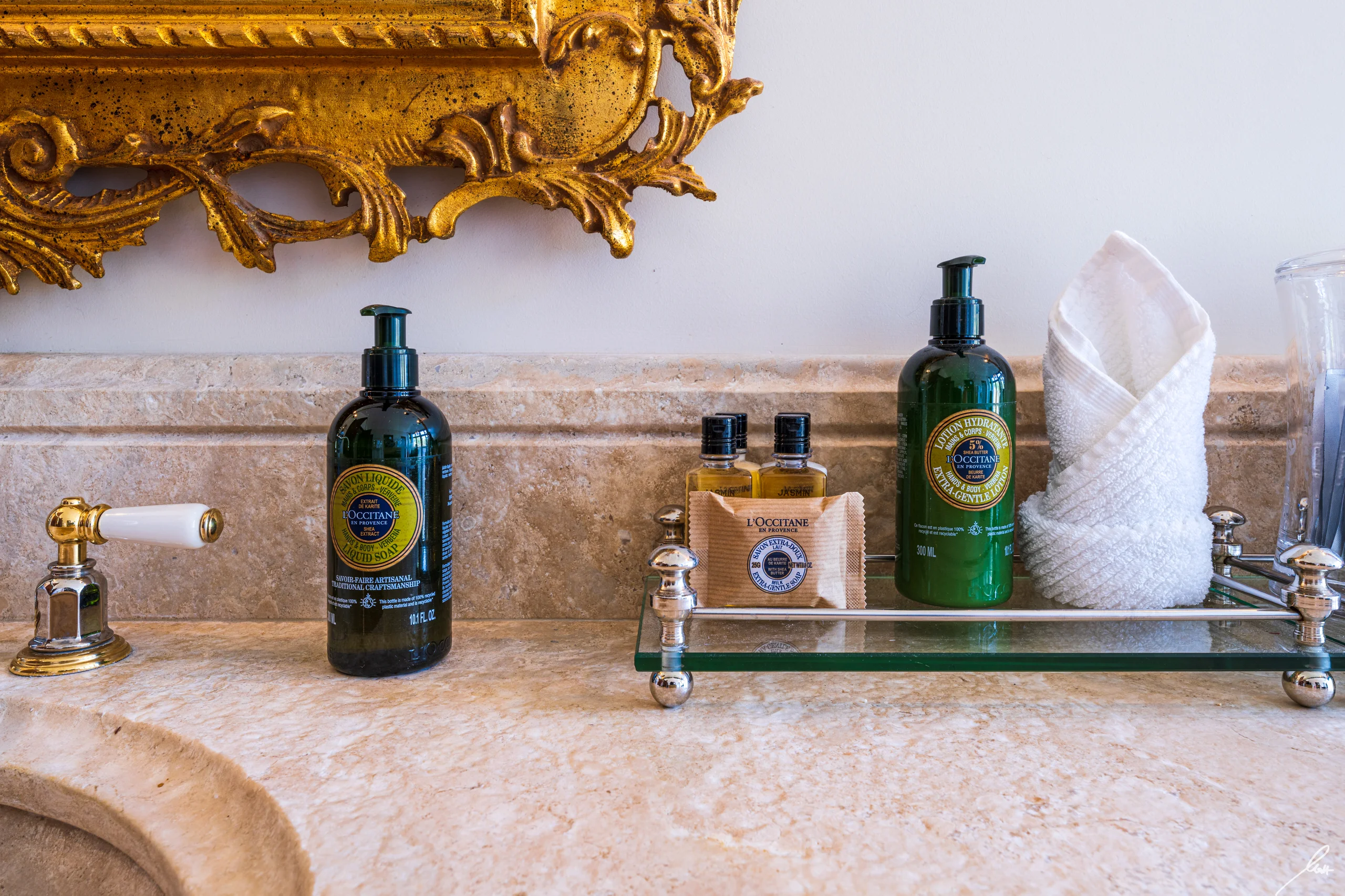 Château Okanagan bedroom